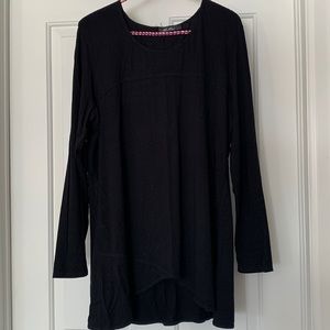 Black tunic style top made of viscose/elastane